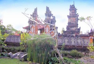 Tempel vom Einfamilienhaus auf Bali