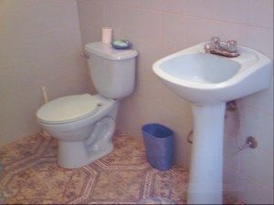 Toilette vom Wohnhaus