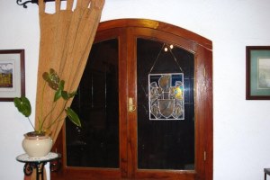 Holzfenster im Ferienhaus
