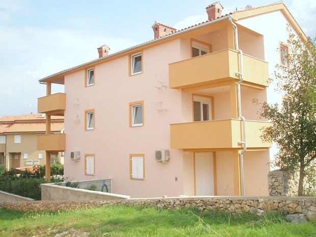 Wohnhaus mit Apartments und Ferienwohnungen auf Krk