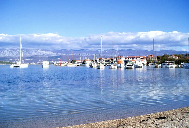 Hafen von Klimno der Insel Krk