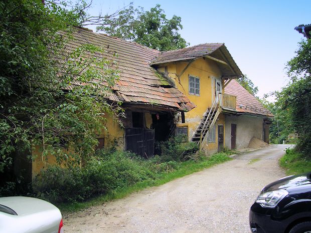 Bauernhof Ausbauhaus mit Wald Wiesen und Obstgarten in Slowenien