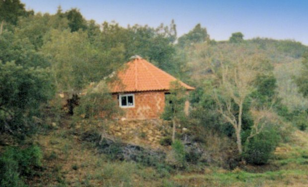 Rundhaus Ferienhaus auf dem Grundstck in Portugal am See