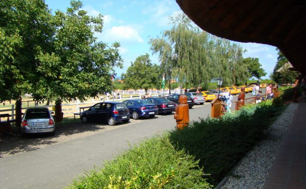 Parkpltze der Gaststtte Csarda in Ungarn