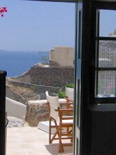 Terrasse mit Meerblick vom Hotelzimmer