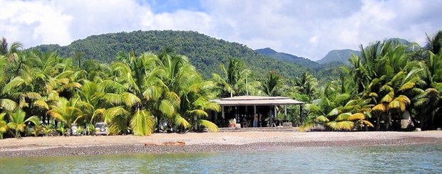 Strandcafe Beachbar mit Gstehusern auf Dominica zum Kaufen
