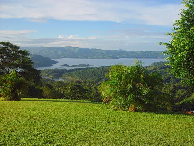 Grundstcke am Einfamilienhaus des Lago Arenal in Costa Rica