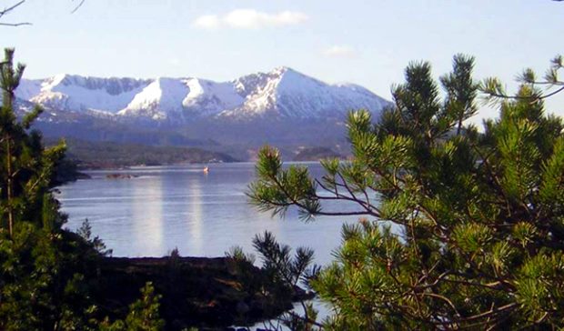 Blick vom Grundstück der Ferienanlage auf den Fjord in Norwegen