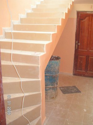 Treppe Innenhof zur Dachterrasse vom Wohnhaus in Dakar