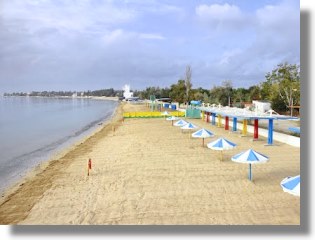 Strand vom Hotel in Zaozerne der Krim