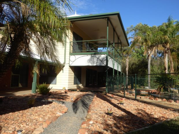 Wohnhaus mit Steingarten in Australien