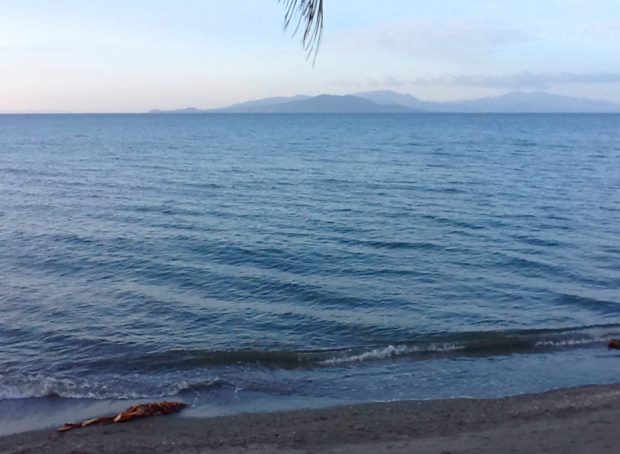 Strand und Meer am Ferienhaus auf Mindoro