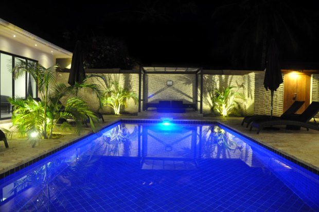 Pool der Luxusvilla in Galu Beach Kenia