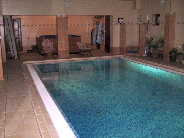 Swimming-Pool im Haus