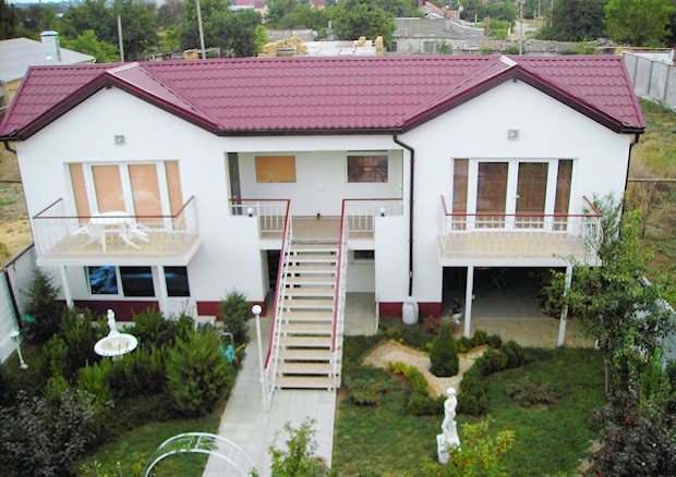 Gstehaus vom Einfamilienhaus in Saky der Insel Krim