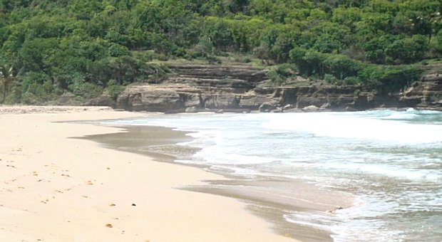 der eigene Strand vom Baugrundstück auf St. Lucia - die Anse Louvet