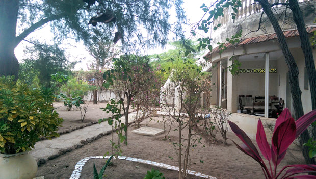 Wohnhaus mit Garten in Warang Senegal