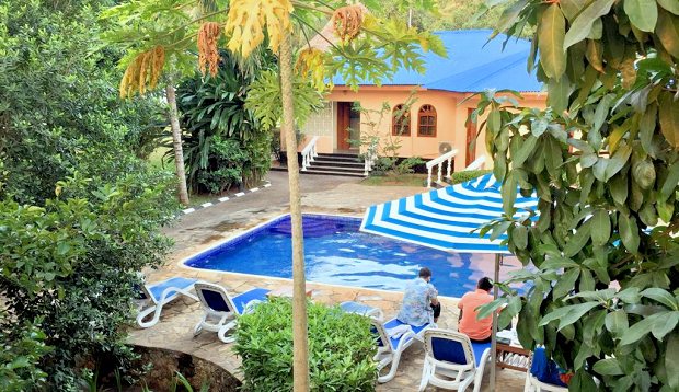 Pool vom Strandhotel auf Zanzibar