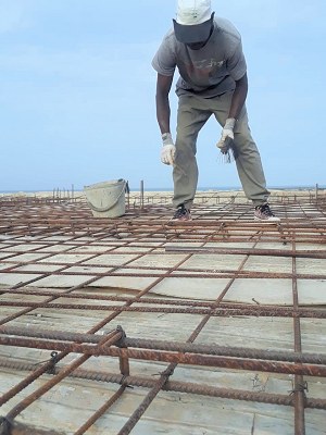 Arbeiten an der Dachterrasse des Wohnhauses in Morro