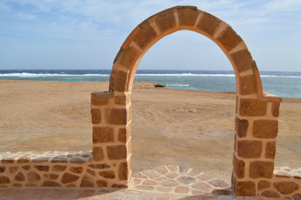 Tor zum Roten Meer vom Grundstck der Villa Gstehuser und Restaurant in gypten