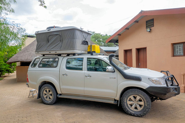 Gelndewagen zum Einfamilienhaus Ferienhaus in Namibia Omaruru