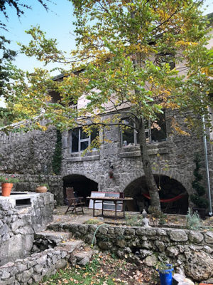Einfamilienhaus aus Naturstein in Montenegro