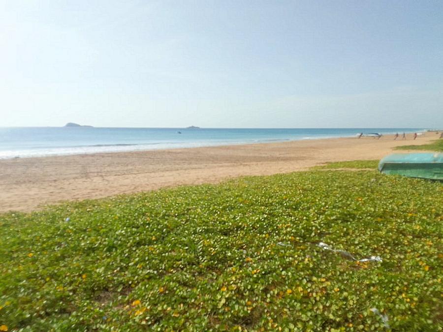 Strandgrundstck mit Blick auf Pigeon Island in Sri Lanka