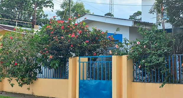 Eingang Grundstck zum Wohnhaus in La Ceiba