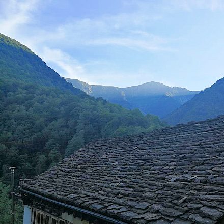 Ausblick in die Berge vom Natursteinhaus