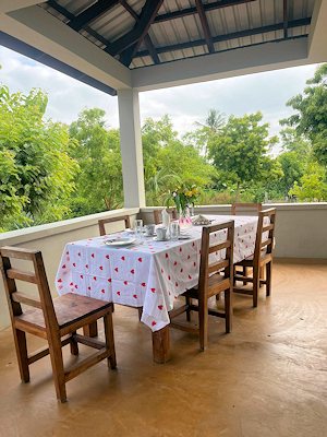Veranda vom Strandhaus in Kigomba