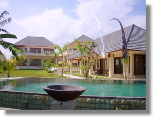 Strandvilla mit Gstehaus auf Bali Seminyak