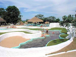Poolbereich der Hotelanlage in Paraguay