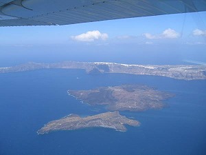 Vulkaninsel Neo Kameni und Santorini