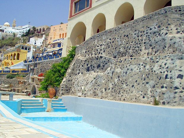 Pool der Villa auf Santorini