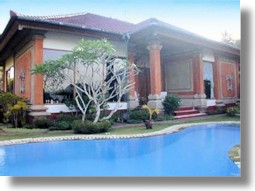 Bali Wohnhaus mit Tempel bei Abiansemal kaufen