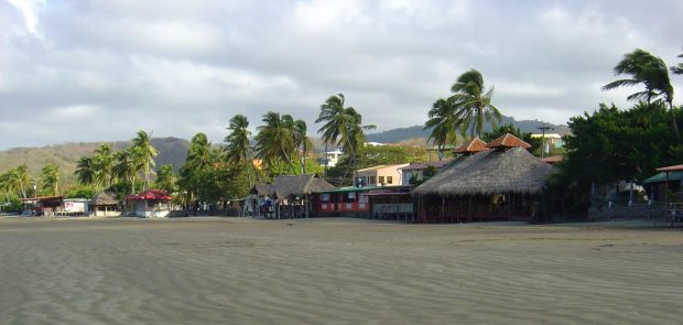 Strand und Meer bei San Juan del Sur unweit vom Einfamilienhaus in Nicaragua