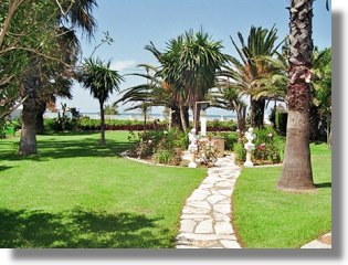 Garten der Strandvilla Einfamilienhaus auf Korfu