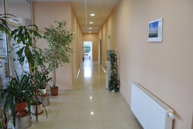 Gewerbehalle mit Bro in Brzeg Polen