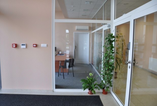 Eingangsbereich zu den Bros der Werkstatthalle