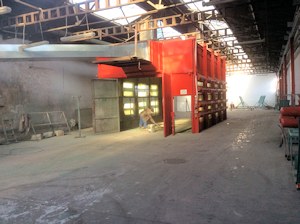 Gewerbehalle mit Lackierkabinen Gewerbehalle mit Lackierkabinen