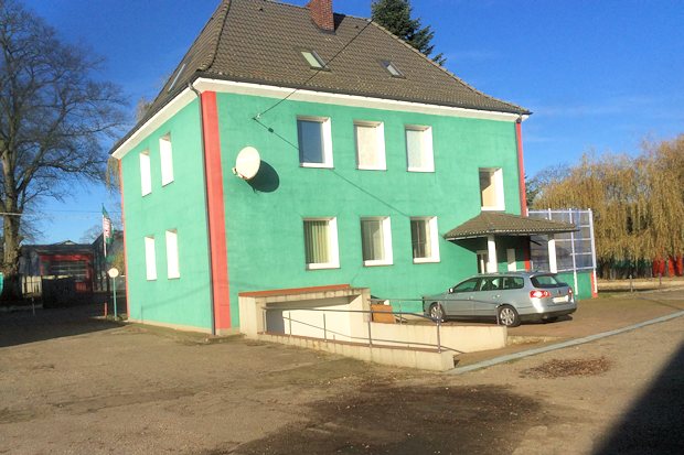 Wohnhaus Wohngebäude Bürogebäude der Produktionshallen Wohnhaus Wohngebäude Bürogebäude der Produktionshallen