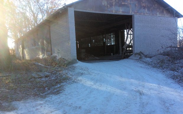 Sandstrahlhalle auf dem Werksgelände Sandstrahlhalle auf dem Werksgelände