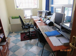 Bro zu der Lagerhalle auf dem Gewerbegrundstck