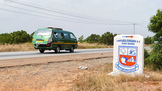 Stra�e zu den Baugrundst�cken