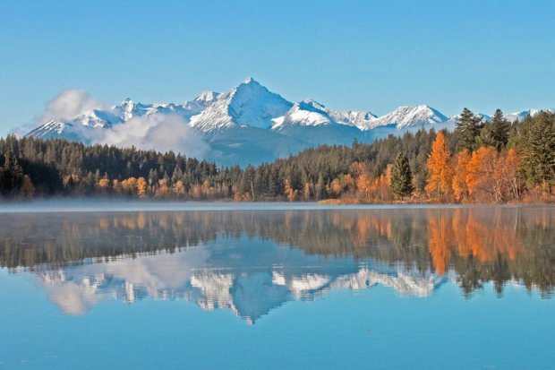 Seenlandschaft nah der Lodge im Naturpark British Columbia