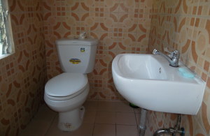 Toilette im Strandhaus