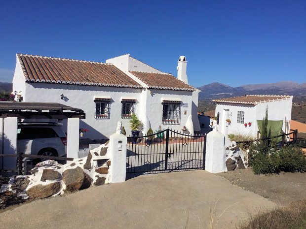 Wohnhaus mit groem Grundstck unweit von Velez-Malaga Spanien