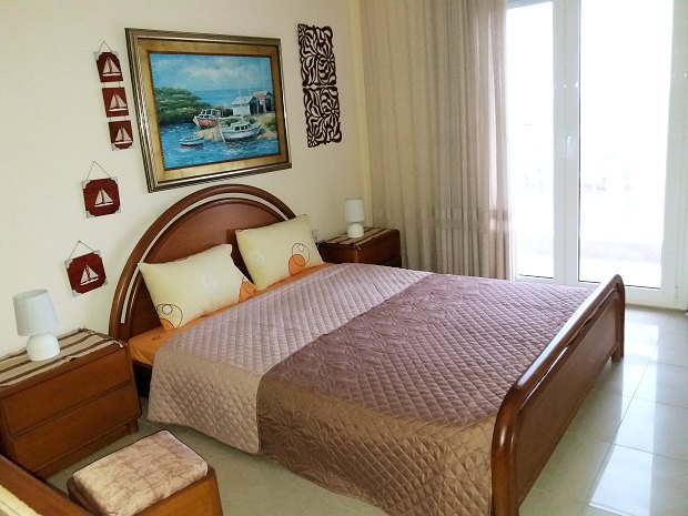 Schlafzimmer der Ferienwohnung in Neos Panteleimonas Pieria
