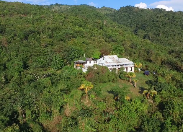 Anwesen Wohnhaus mit groem Grundstck n Bluefields Jamaika