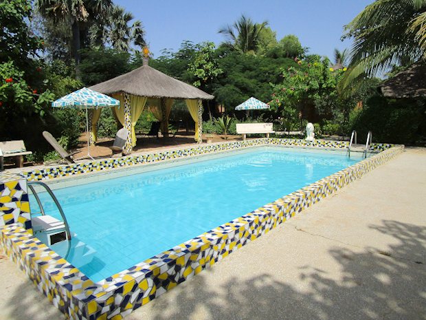 Pool der Ferienanlage in Senegal